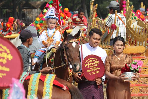 " အညာမြေက အလှူပွဲနှင့် အလှူလှည့် " (၂)