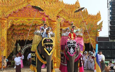 " အညာမြေက အလှူပွဲနှင့် အလှူလှည့် " (၂)