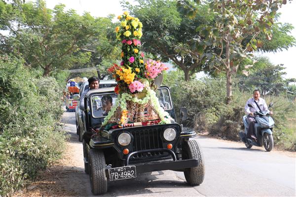 " အညာမြေက အလှူပွဲနှင့် အလှူလှည့် " (၂)