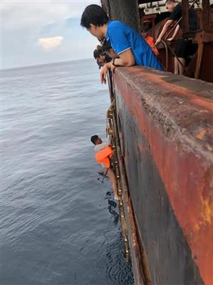 မြန်မာတံငါသည်တစ်ဦးအားတရုတ်သင်္ဘောတစ်စီးကကယ်ဆယ်
