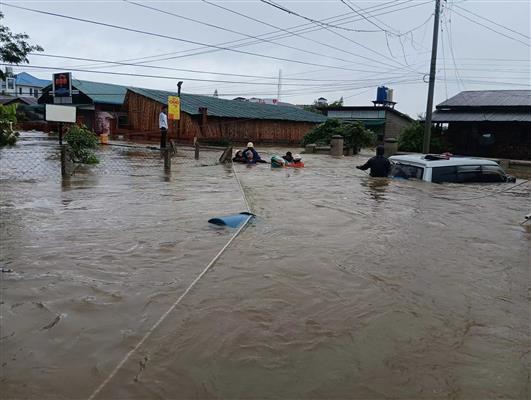 ပြင်ဦးလွင်တွင်နေအိမ်အချို့ ရေနစ်မြုပ်