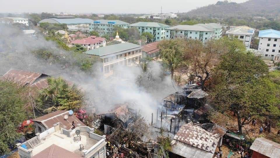မန္တလေးမြို့တွင် ဖုန်းအားသွင်းထားရာမှ အပူလွန်ကဲပြီး မီးလောင်မှု ဖြစ် နေအိမ် ၅ လုံးမီးလောင်ဆုံးရှုံး