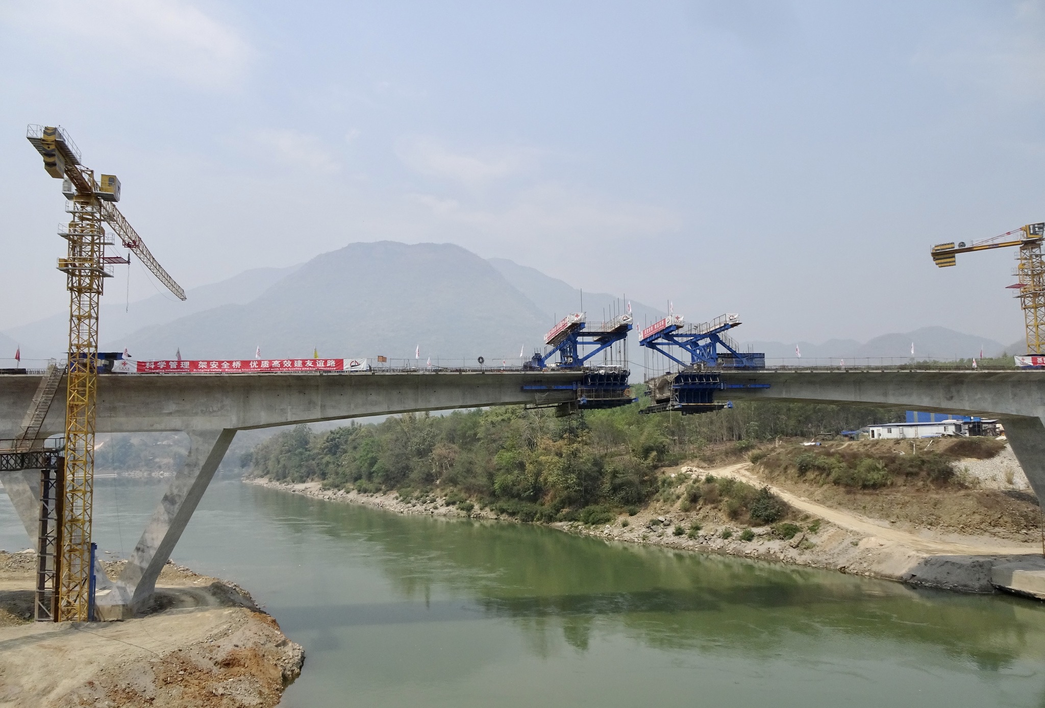 တရုတ်နိုင်ငံ၏အကူအညီဖြင့် တည်ဆောက်သော ကွမ်းလုံတံတား ယခုနှစ်တွင် တည်ဆောက်ပြီးစီးမည်