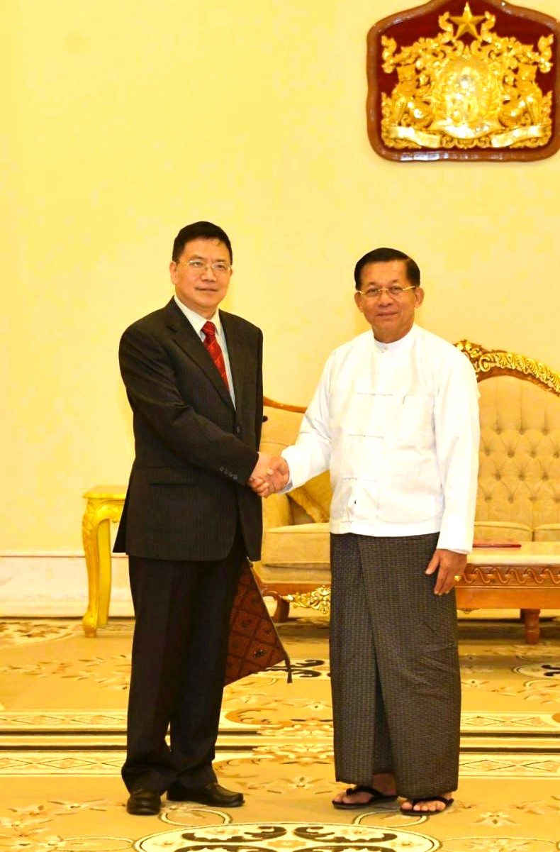 ဗိုလ်ချုပ်မှူးကြီးသည်H. E. Mr. Deng Xijun အားလက်ခံတွေ့ဆုံ