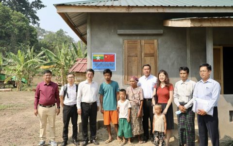 ကချင်နေရပ်စွန့်ခွာသူများအားသွားရောက်လေ့လာ