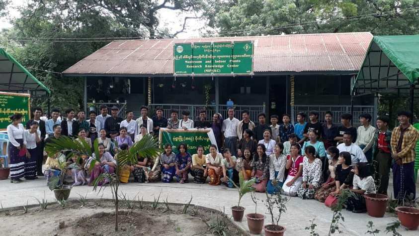 စိုက်ပျိုးရေး၊မွေးမြူရေး အထက်တန်းကျောင်း(အလုံ)မှ ကျောင်းသားကျောင်းသူများ မုံရွာမြို့နယ်စိုက်ပျိုးရေးဦးစီးဌာနတွင်လေ့လာ