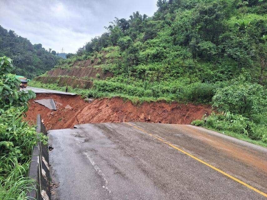 မြဝတီ-ကော့ကရိတ်အာရှလမ်းမကြီးယာယီလမ်းပိတ်ထား