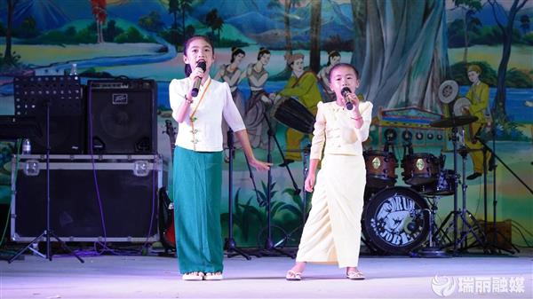 “တရုတ်-မြန်မာ ပြည်သူကြားနှလုံးသားချင်း ယှက်နွယ်ရေးဇာတ်ခုံကြီး” ယဥ်ကျေးမှုဖလှယ်ရေး ပွဲတော် ကျင်းပ