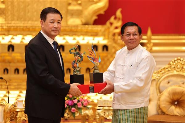 ဗိုလ်ချုပ်မှူးကြီးမင်းအောင်လှိုင်တရုတ်ကိုယ်စားလှယ်အဖွဲ့အားလက်ခံတွေ့ဆုံ