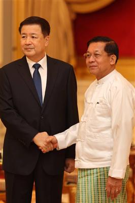 ဗိုလ်ချုပ်မှူးကြီးမင်းအောင်လှိုင်တရုတ်ကိုယ်စားလှယ်အဖွဲ့အားလက်ခံတွေ့ဆုံ